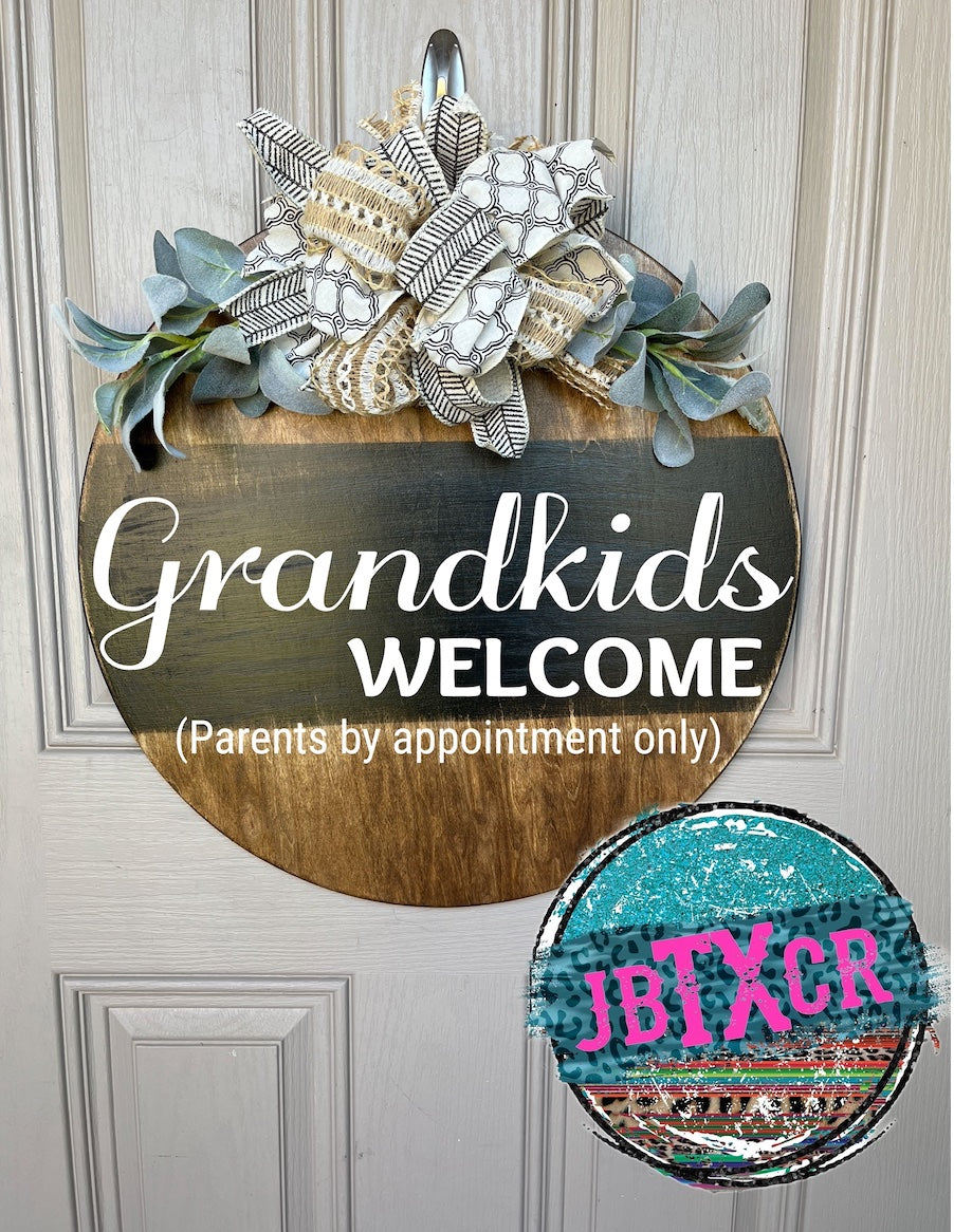 Grandkids Welcome Wooden Round Door Sign w/ Magnetic Interchangeable Bow
